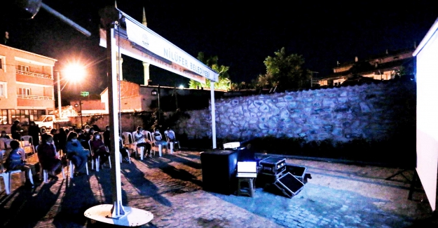 Nilüfer kırsalında kadınlara film gösterimleri başladı