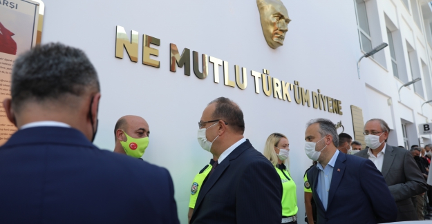 Otobüs terminalinde yolculara bayram sürprizi