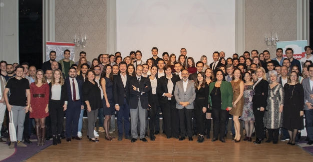 Anadolu Vakfı, Burs Programı ile gençlere destek vermeye devam ediyor