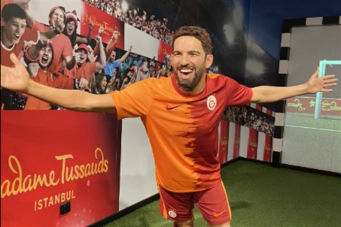 Arda Turan 66 numaralı formasıyla Madame Tussauds İstanbul sahasında