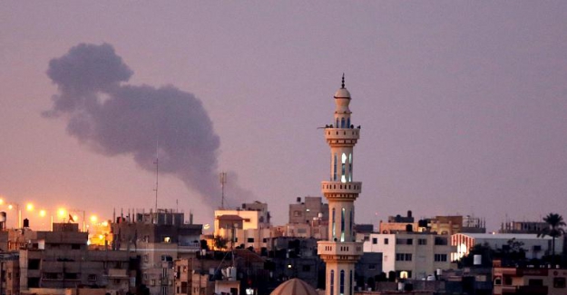 İsrail ordusu, abluka altındaki Gazze Şeridi'nde Hamas'a ait noktaları bombaladı