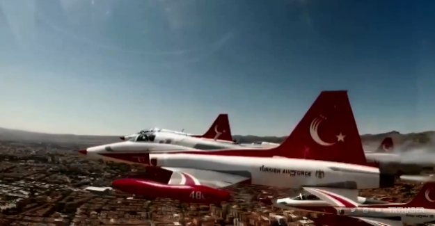 Türk Yıldızları 30 Ağustos kutlamalarına Afyonkarahisar'dan başladılar