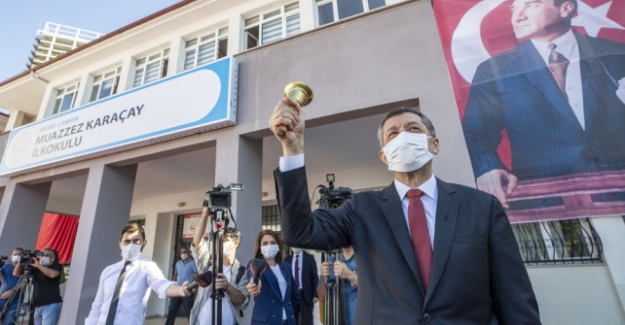 Yeni Öğretim Yılı Bakan Selçuk'un ziliyle Açıldı