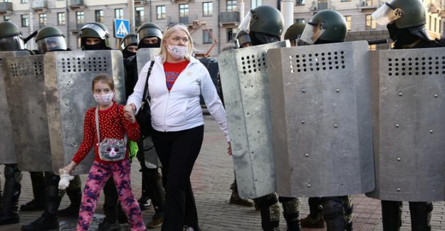 Belarus'ta kadınlardan Devlet Başkanı Lukaşenko'ya: "Seçimlerde Oy Çaldın, Utan!.."