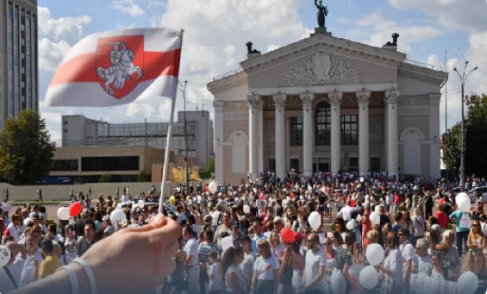 Belarus'ta Protestolar Cumhurbaşkanlığı Sarayı Önüne Taşındı