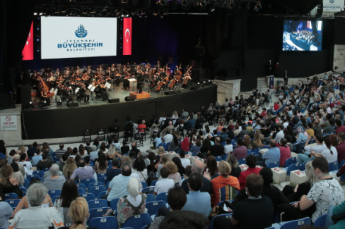 Cemal Reşit Rey senfoni orkestrası müzikseverleri ispanya’ya müzikal yolculuğa çıkardı