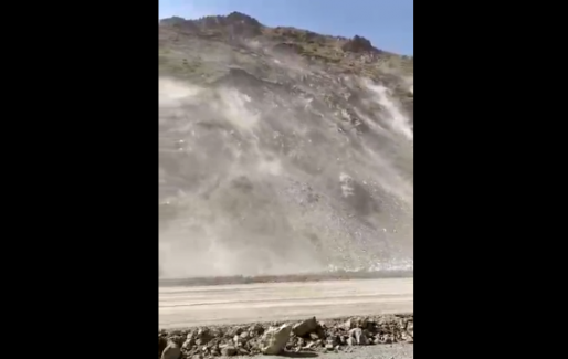 Hakkari-Van karayolunda heyelan kameralara yansıdı