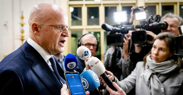 Hollanda Adalet Bakanı'na 390 euroluk korona cezası