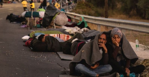 Midilli Adası'nda yangın sonrası sığınacak yeri kalmayan 13 bin göçmen sefil durumda