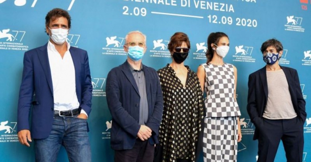 Pandemi döneminde düzenlenen ilk büyük film festivali Venedik'te başladı