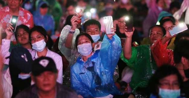 Tayland'da monarşi karşıtı protesto: 'Bu ülke krala değil, halka aittir'