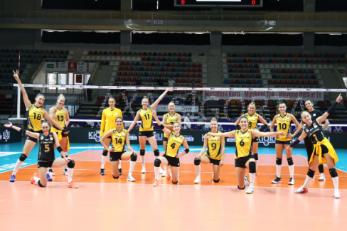 VakıfBank Kadın Voleybol Takımı, kupada lider olarak turladı