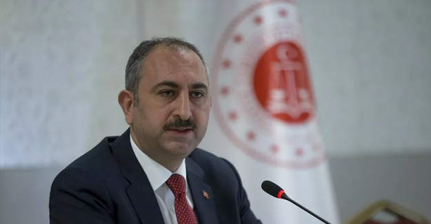 Adalet Bakanı; "Hukuk fakülteleri için YÖK'ten sıralamayı ilk 100 bine yükseltmelerini talep ettik"