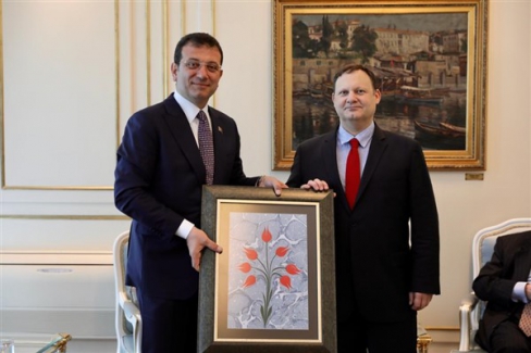 Başkan İmamoğlu, Fatih’in tablosunu Osmanlı Hanedanı fertleriyle buluşturdu