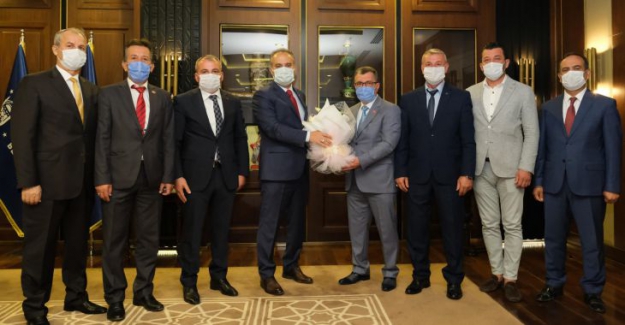 Büyükşehir Belediyesi'ne 19 Ekim Muhtarlar Günü Kutlama Ziyareti