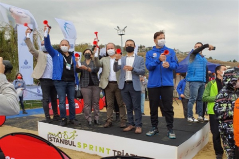 İstanbul Sprint Triatlonu 300 sporcunun mücadelesine sahne oldu