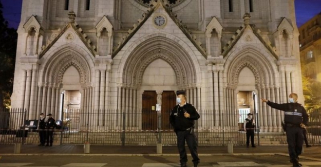 Nice'de 3 kişiyi öldüren saldırganın Avrupa'ya Tunus'tan göçmen teknesiyle geldiği açıklandı