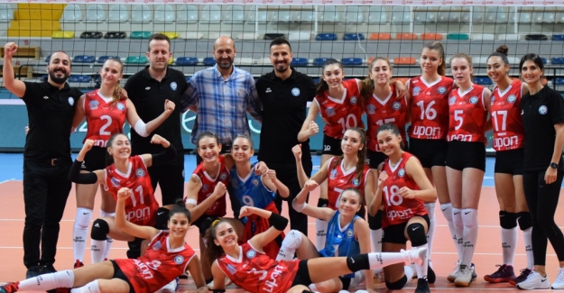 Nilüfer Belediyespor Kadın Voleybol Takımı'ndan güzel başlangıç