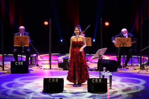 Şevval Sam CRR’de Müzeyyen Senar şarkılarını seslendirdi