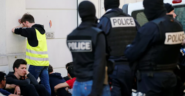 Fransa'da ilk: Mahkeme, Sarı Yelek'li eylemcinin plastik mermiyle yaralanmasından devleti sorumlu tuttu
