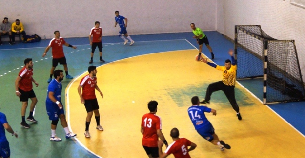 Hentbol'da Nilüfer zirveyi bırakmıyor