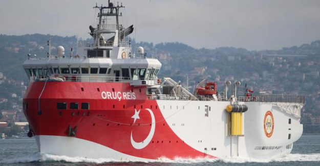 Oruç Reis AB zirvesi öncesi limana döndü