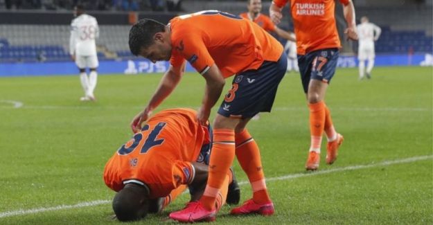 UEFA Şampiyonlar Ligi'nde Başakşehir, İngiliz Devi Manchester United'ı 2-1 yendi