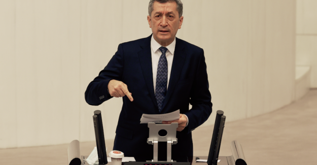 Bakan Selçuk; "Her öğretmenimizin emeğinin kutsallığına inanıyoruz"