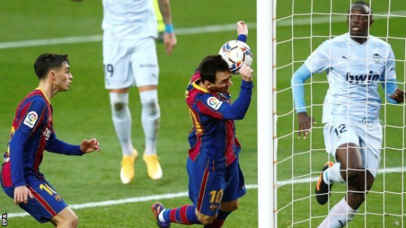 Barcelona formasıyla 643 gol atan Messi, Pele'nin rekorunu egale etti