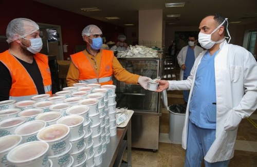 Nilüfer Belediyesi’nden sağlık çalışanlarına aşure