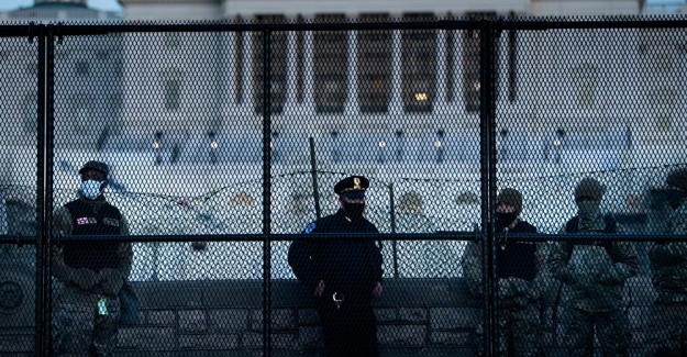 ABD Ordusu, devletini kendi halkından 2 metrelik barikat ile koruyacak