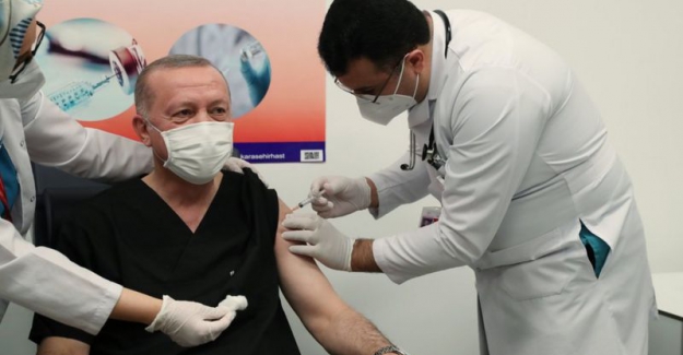 AKP MKYK üyelerinin ilk gün koronavirüs aşısı vurulmasına sosyal medyada tepki