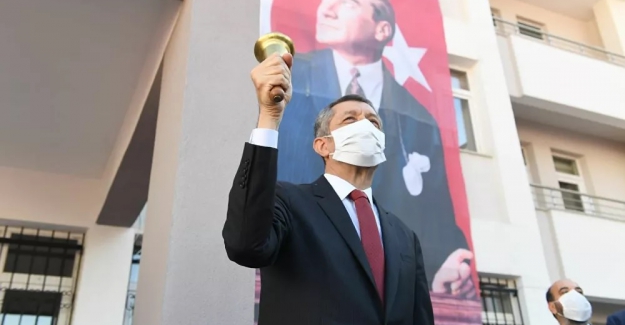 Bakan Selçuk çağrıda bulundu: 'Yarın sabah okulların bahçesinde İstiklal Marşı okunsun'  