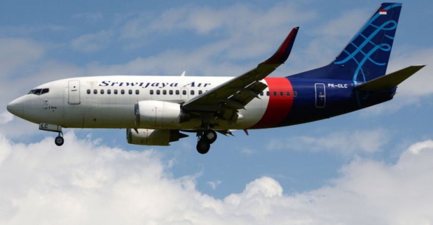 Endonezya'da, içinde 62 kişinin bulunduğu yolcu uçağı düştü!