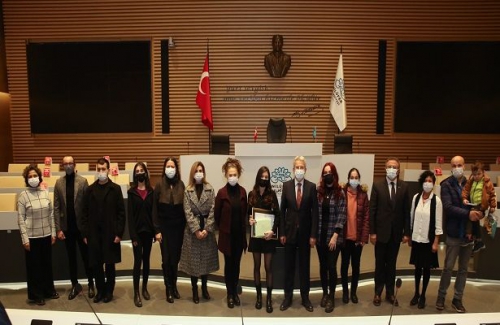 Fakir Baykurt’un kitabına kapak tasarladılar