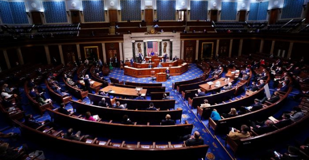 Trump görevinden azledilecek mi?