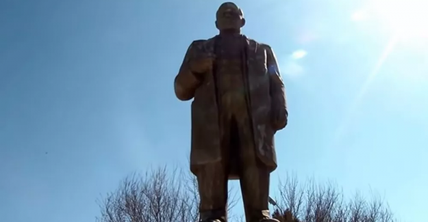 Ukrayna’da son Lenin heykeli de yıkıldı