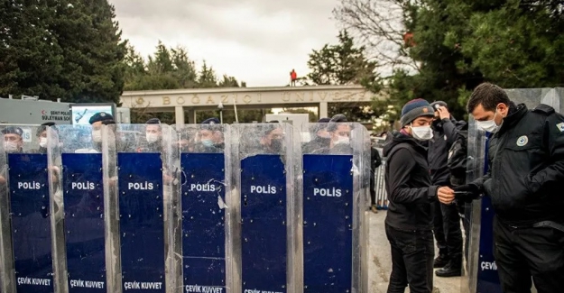 Boğaziçi Üniversitesi'ndeki gösterilerde gözaltına alınan 51 kişinin tamamı serbest kaldı