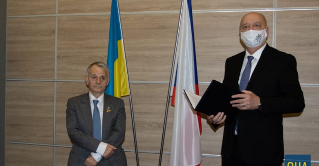 Çek Cumhuriyeti, Kırımoğlu'na Diplomasi Liyakat Madalyası takdim etti