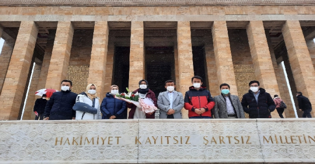 Doğu Türkistanlı kamp mağdurlarından Anıtkabir'e ziyaret