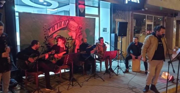 Gürsu'da pandemiye karşı her yer sahne her yerde müzik