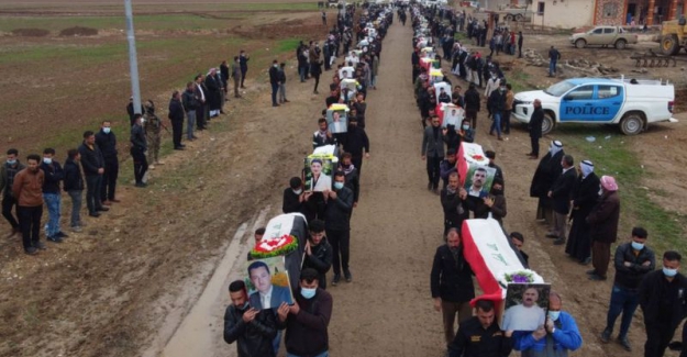 Irak'ta Ezidiler IŞİD'in öldürdüğü 104 kişiyi toprağa verdi