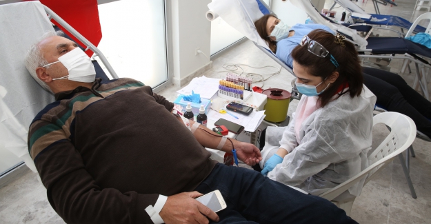 Nilüfer Belediyesi çalışanlarından toplu kan bağışı