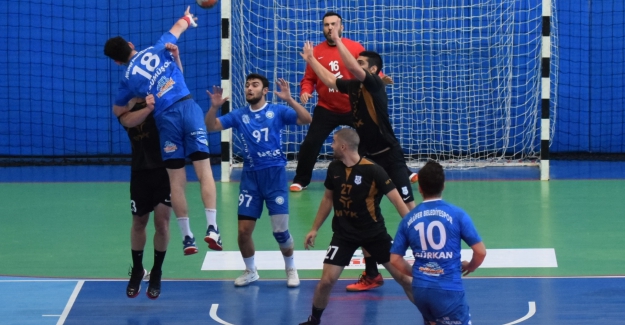 Nilüferli hentbolcuların galibiyet sevinci