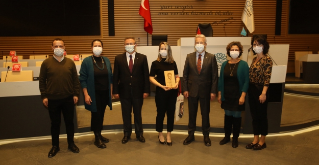 Ödülünü Başkan Turgay Erdem’den aldı