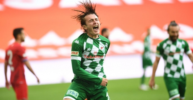 Türkiye'de yetişen genç futbolcuların önceliği Avrupa oluyor