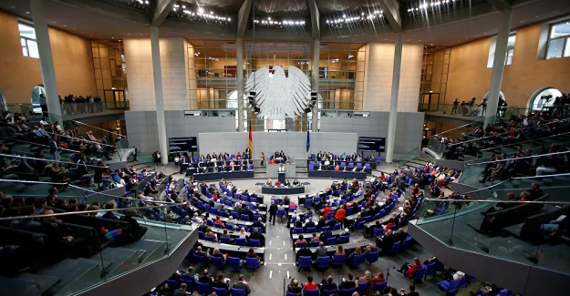 Almanya’da maske yolsuzluğundan istifa eden milletvekili sayısı 3’e yükseldi