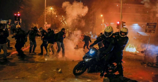 Atina karıştı, gözaltılar devam ediyor