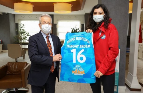 Başkan Erdem’den Nilüfer’in Sultanları’na tam destek
