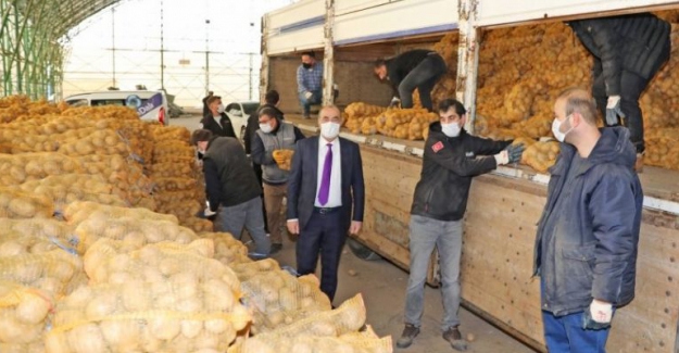 Mudanya Belediyesi 80 Ton patatesi halka dağıtıyor